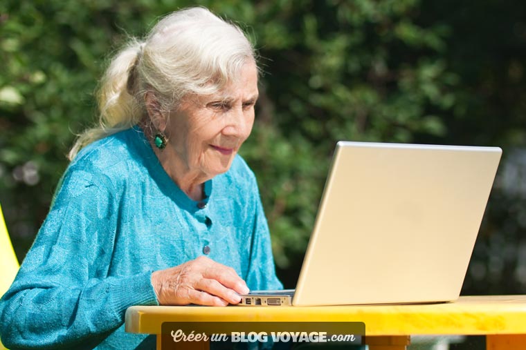 Les grands-parents sont ravis de pouvoir utiliser un service simple à prendre en main et sans risque, lorsqu'ils consultent les photos de leur famille. 