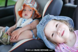 Il peut être utile d'expliquer aux enfants le déroulement du trajet, combien de temps cela va dûrer et à quel moment l'on va s'arrêter de sorte à ce qu'il soit prêt pour de longues heures de route.