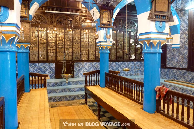 Distinguée de par son architecture typiquement djerbienne, la Synagogue de Ghriba est tout simplement d'une beauté sans pareille