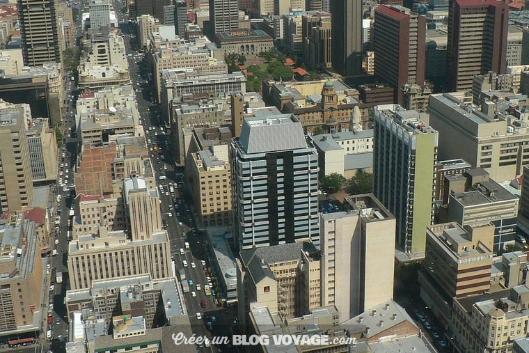 Johannesburg est une ville et métropole d'Afrique du Sud, fondée en 1886 au Transvaal. Elle est l'actuelle capitale de la province de Gauteng, la plus riche du pays. Elle est donc considérée comme la capitale économique de l'Afrique du Sud.