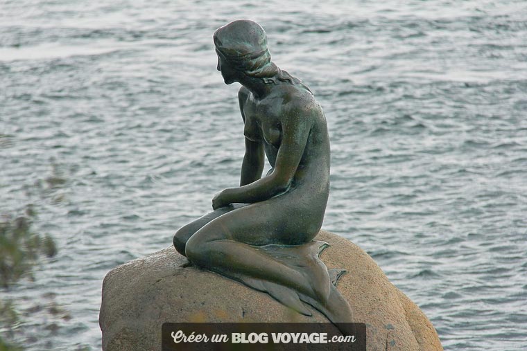 La Petite Sirène est une statue en bronze sur un rocher dans le port de Copenhague, dans le parc Churchill. Il s'agit d'une représentation du personnage du conte éponyme de Hans Christian Andersen