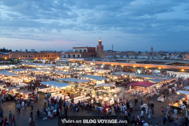 La place Jemaa el-Fna est une très célèbre place publique au sud-ouest de la médina de Marrakech au Maroc