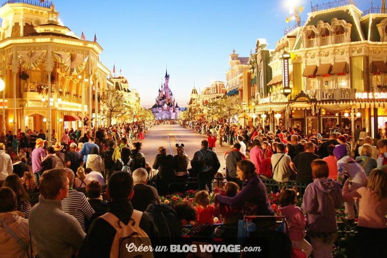 Disneyland propose des manèges et attractions pour tous les âges.