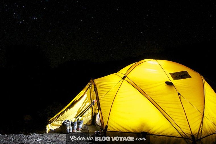 Pour camper en montagne, il est indispensable d’avoir recours à une tente de qualité, testée et approuvée.